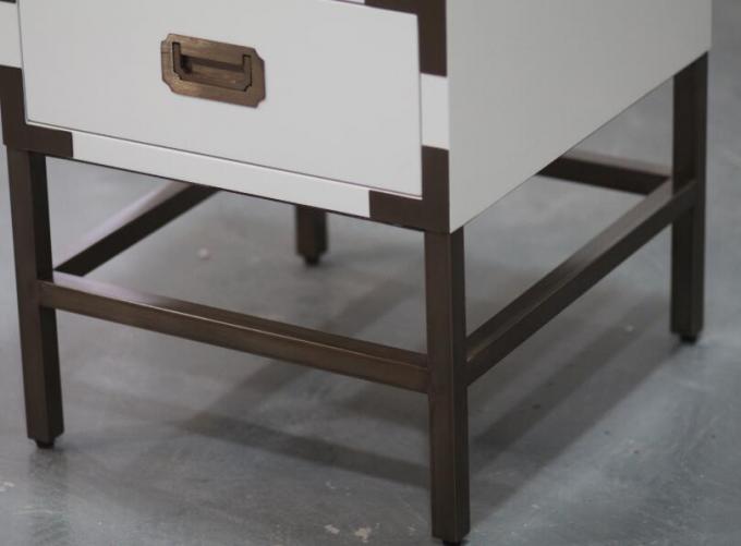 De elegant Houten Verhalen van het Hotelbed met 2 Laden, Metaalkader 0