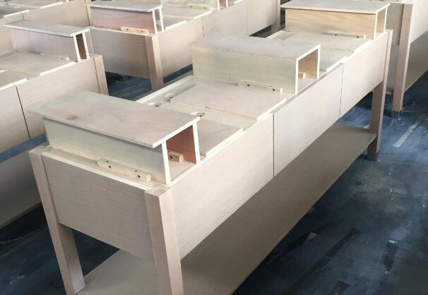 Triplex van de Ijdelheidskabinetten van de tribune het Alleen Moderne Badkamers met Stevig Hout 1