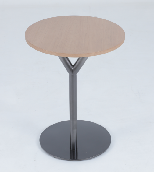 Houten tafel met bovenkant van het bed 1