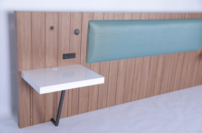 Modern eenvoudig hotel massief houten koning hoofdbord met twee nachtkastjes 1