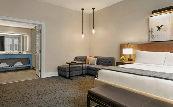 Goede prijs OEM Luxe Koninklijke die Slaapkamer voor het Ontwerp van het Hotelmeubilair wordt geplaatst online