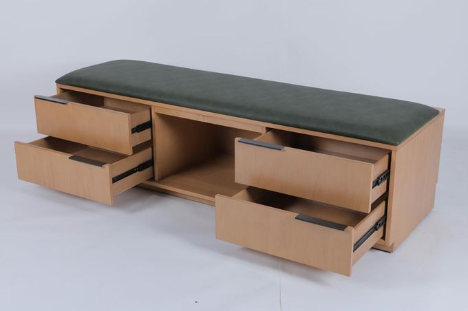 Houten luxe hotel bagagebank met laden 1